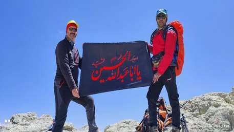  کوهنوردان علوم پزشکی استان سمنان پرچم یا حسین(ع) را بر بام ایران برافراشتند.