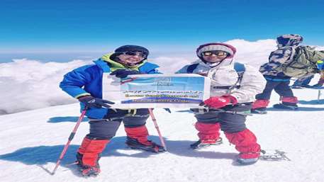  کوهنوردان دانشگاه موفق به صعود به  قله کازبک کشور گرجستان شدند.